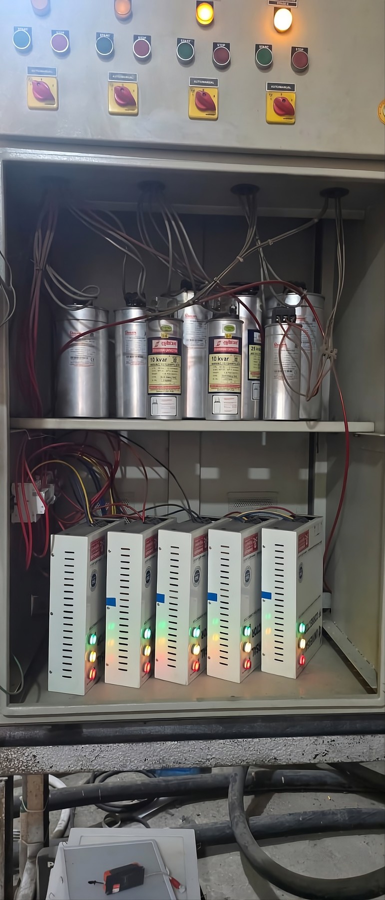 Capacitor bank and PF corrector control units installed in a panel